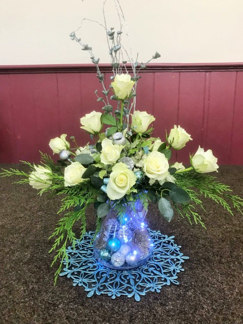 Flower arranging led by Lynne Christmas 2024 - photo 1 Flower arranging led by Lynne Christmas 2024 - photo 1
