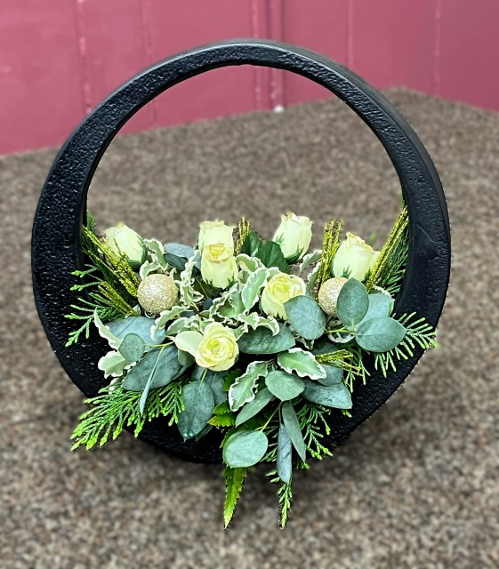 Flower arranging led by Lynne Christmas 2025 - photo 6 Flower arranging led by Lynne Christmas 2025 - photo 6